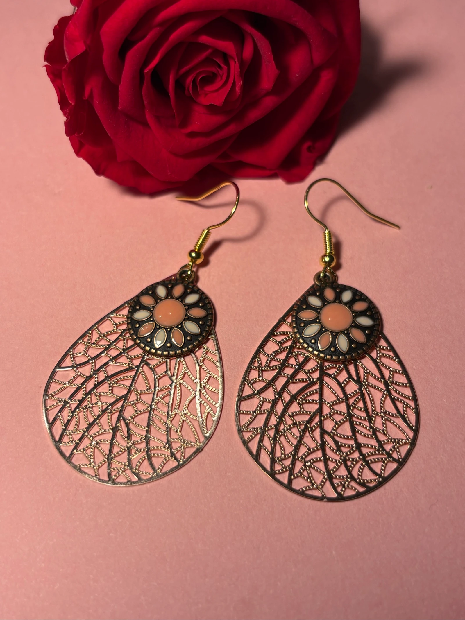 Boucles d'oreilles pendantes dorées / Style Bohème et Floral